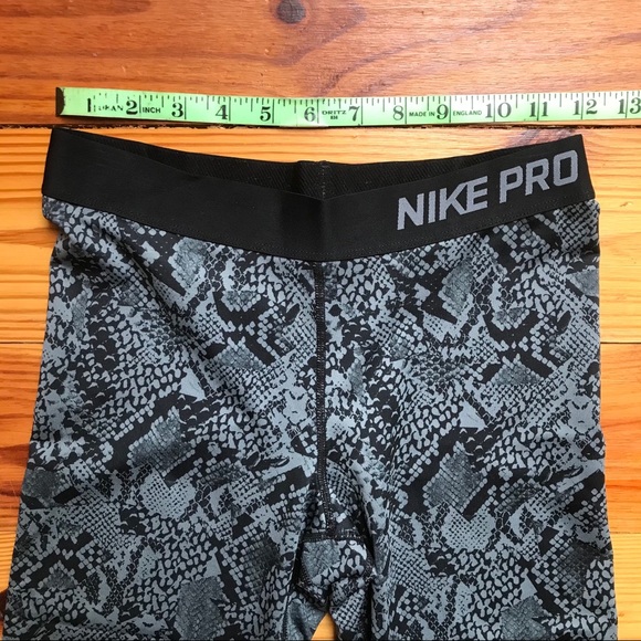 Nike Pro Gray Snakeskin Capris Leggings, EUC, M - Picture 6 of 15